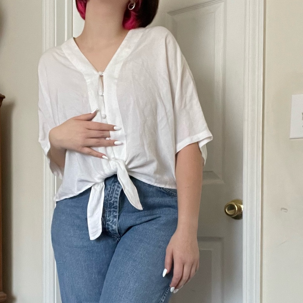 short-sleeved white tie tee (oversized)